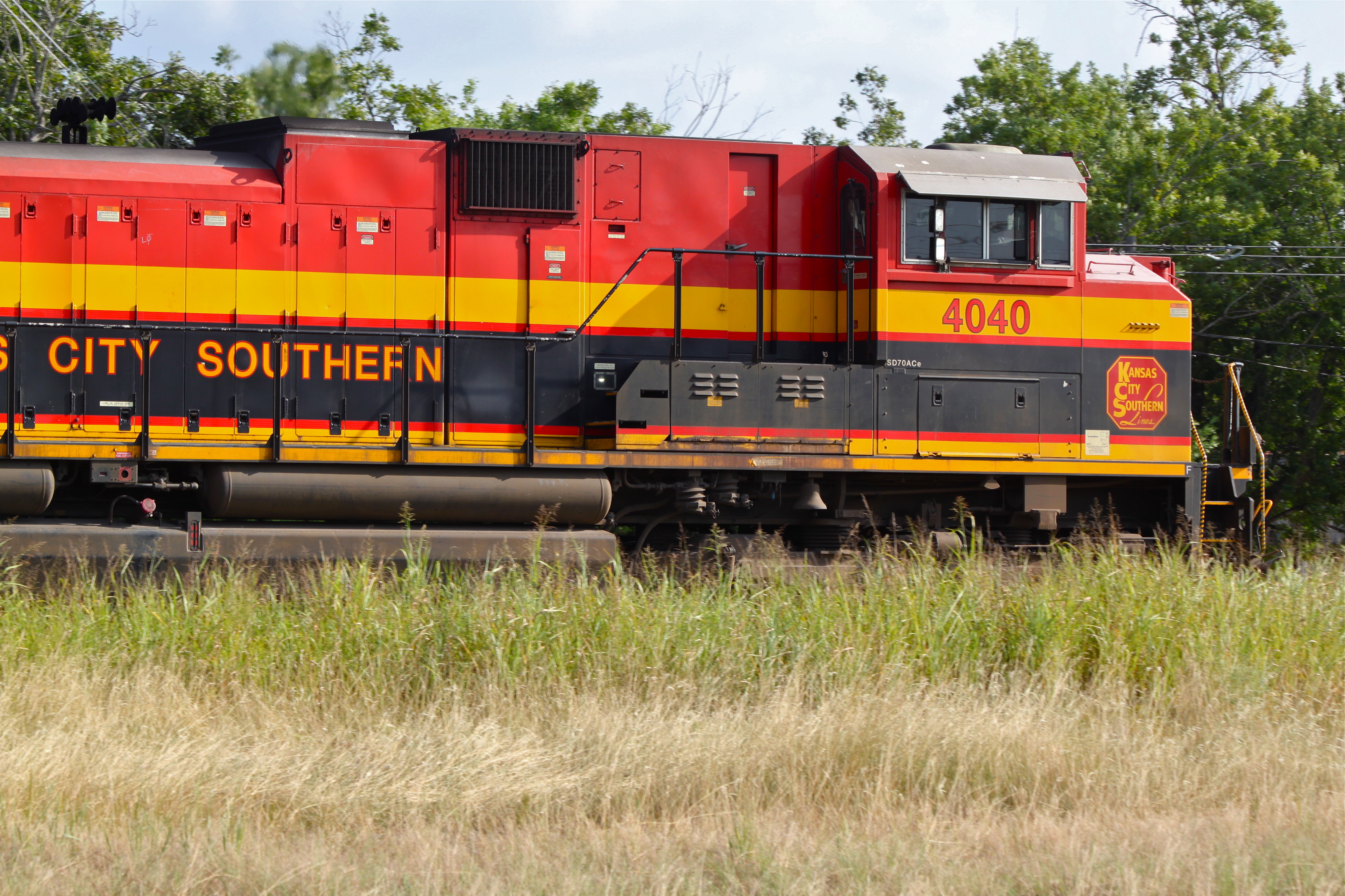 KCS SD70Ace leads an eastbound manifest