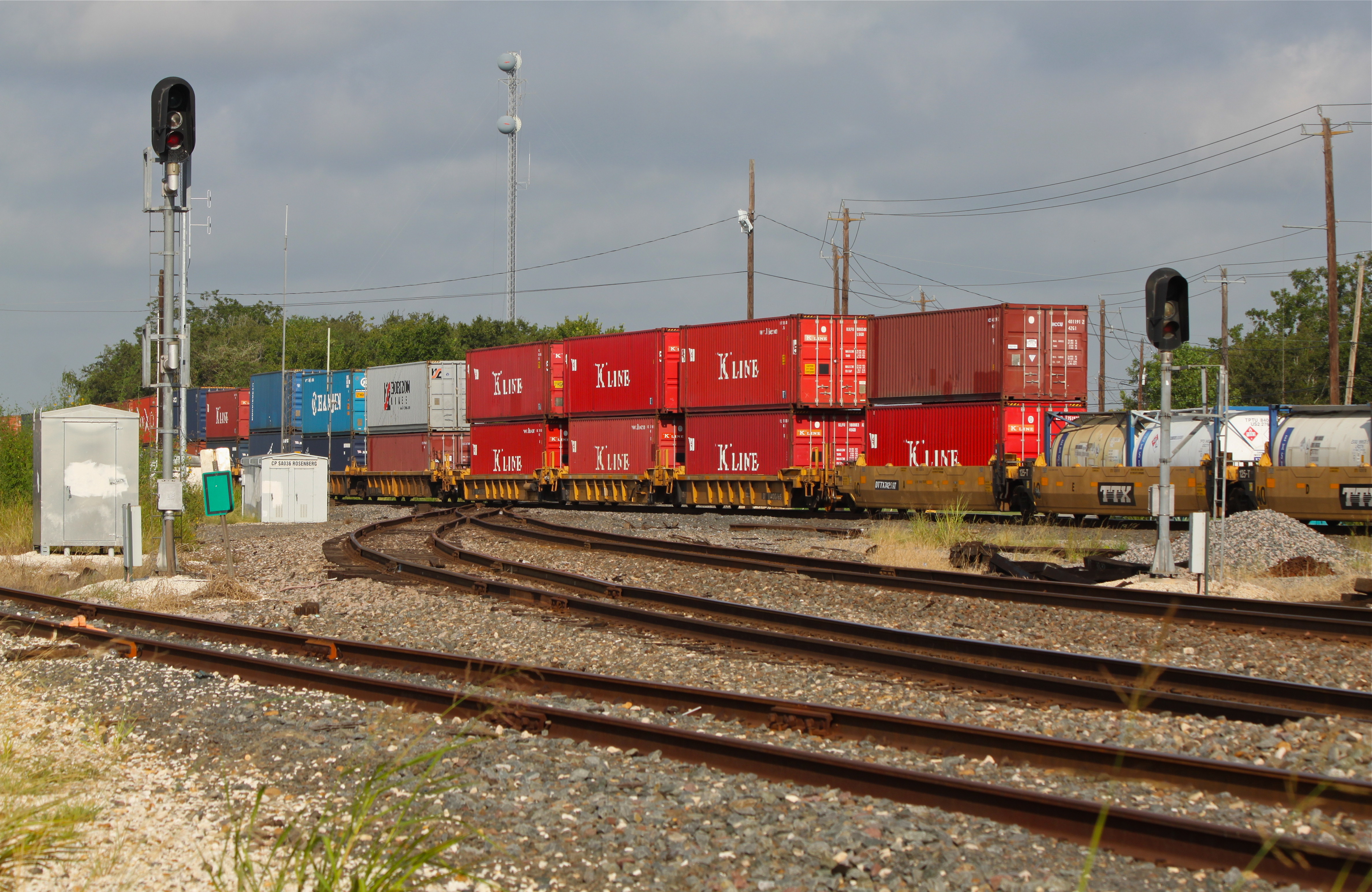 K-Line boxes roll through Rosenberg Junction