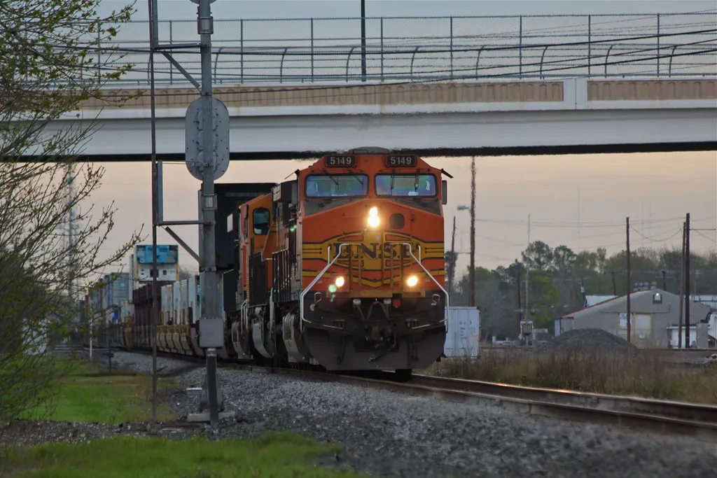 BNSF stacktrain westbound through Rosenberg Junction TX