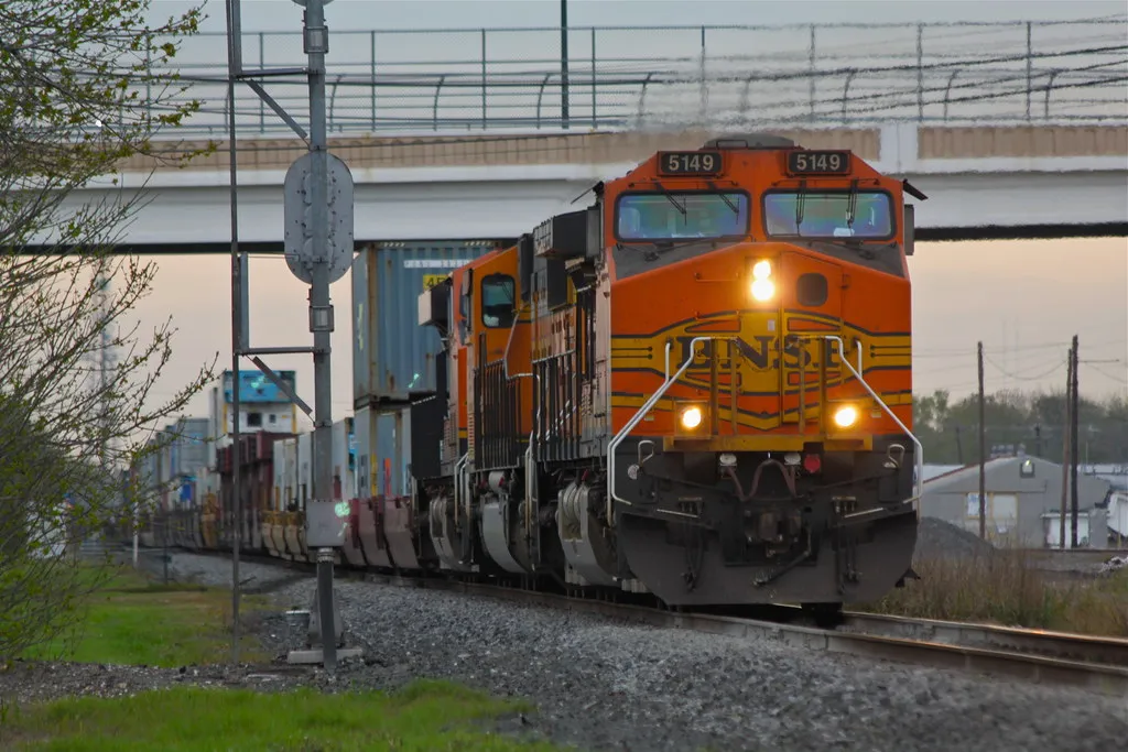BNSF stacktrain westbound through Rosenberg Junction TX