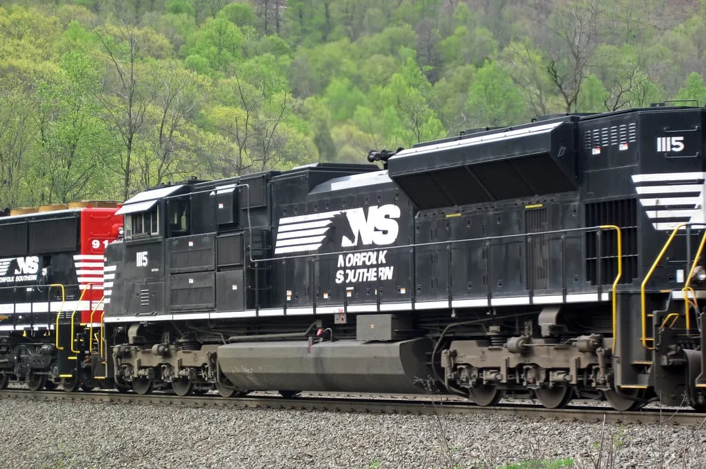 Norfolk Southern Railway # 1115 diesel locomotive (SD70ACe) (Horseshoe Curve, Pennsylvania, USA)