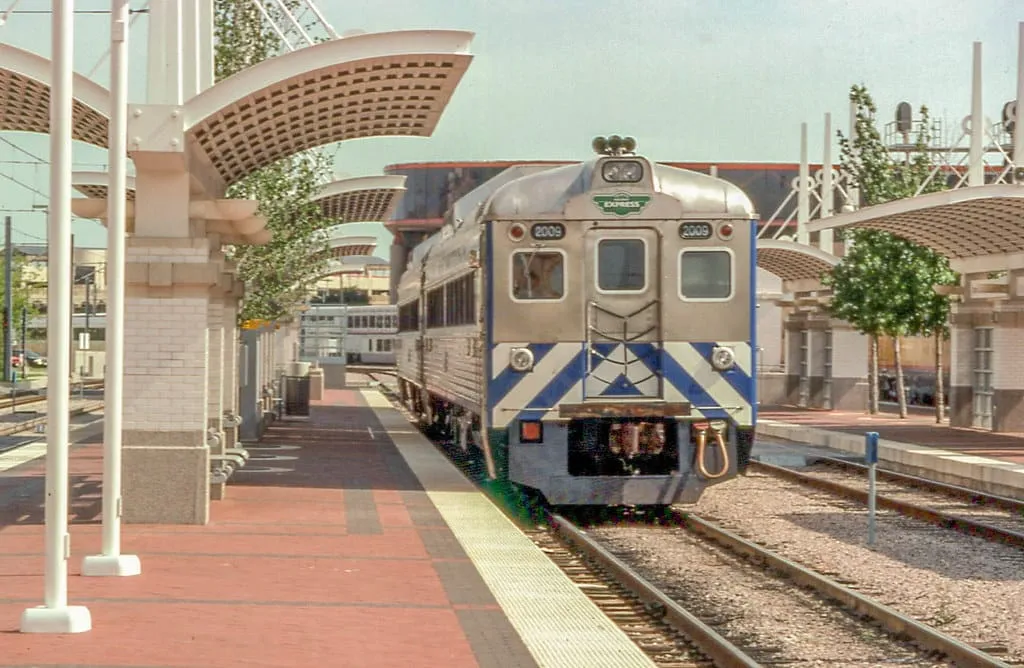 19980508 05 Trinity Railway Express @ Dallas Union Station