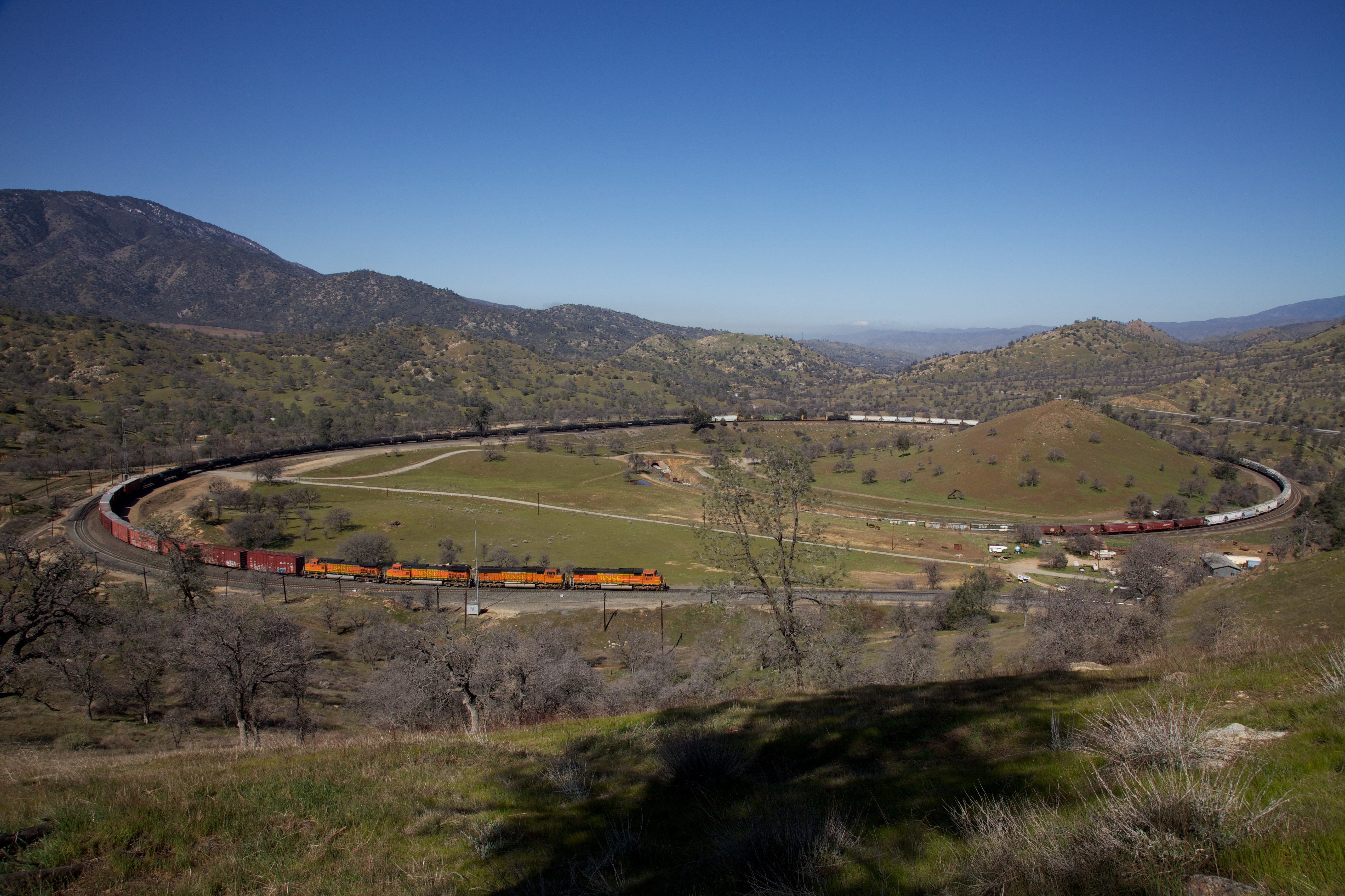 BNSF Freight crossing over itself on the Tehachapi Loop